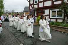 Feier der 1. Heiligen Kommunion in Sankt Crescentius (Foto: Karl-Franz Thiede)